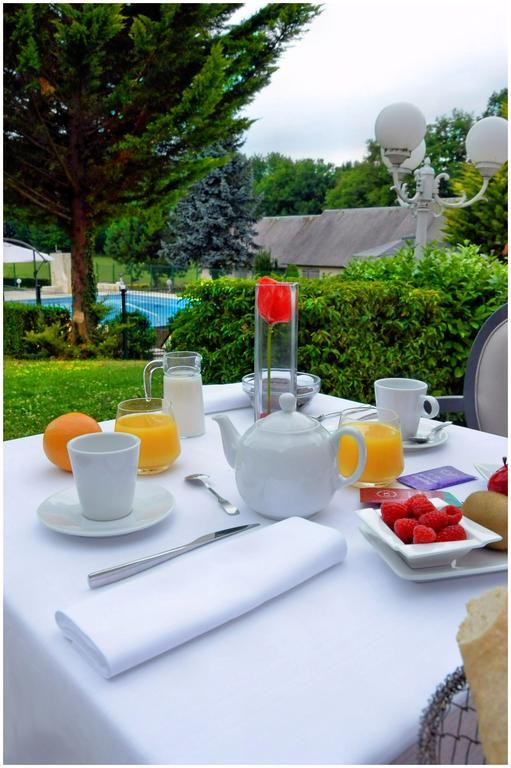 Hotel Restaurant Les Coquelicots, The Originals Relais Saint-Pardoux-l'Ortigier Exterior photo